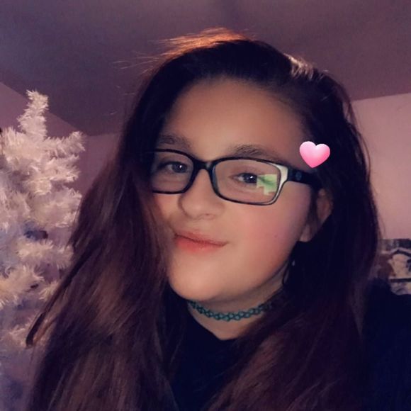 Meet your Posher, Alyssa - Picture 1 of 1